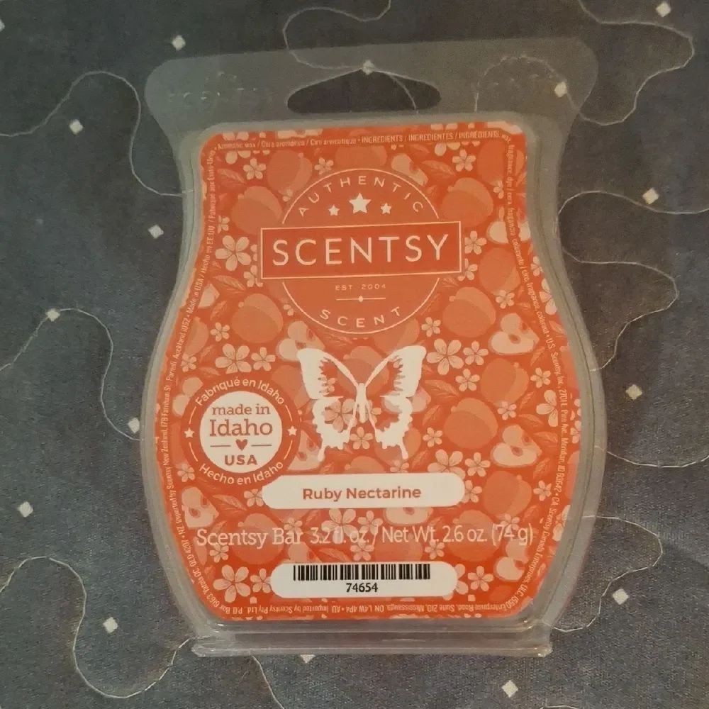 Scensty Ruby Nectarine Wax bar